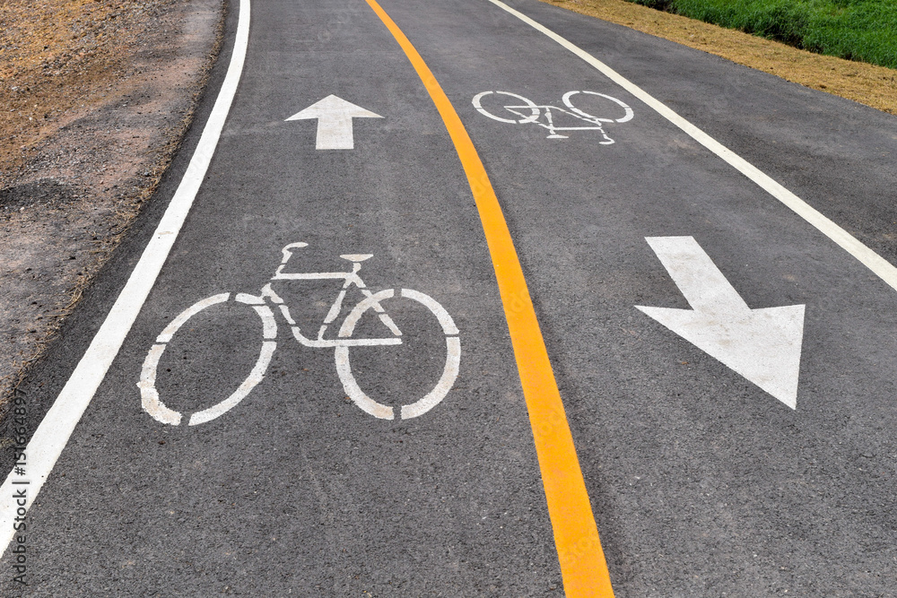 Obraz premium Bike lane sign on the bike route