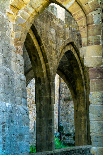 Fensterbögen in der mittelalterlichen Festungsanlage in Carcassonne