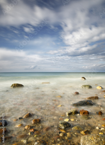 Fototapeta Naklejka Na Ścianę i Meble -  Strand mit Wolken und blauem Himmel