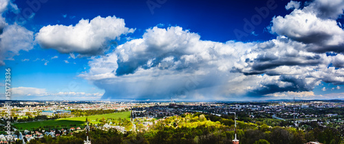 Panorama miasta Krakowa z Kopca Kościuszki. Deszcz nad Krakowem.