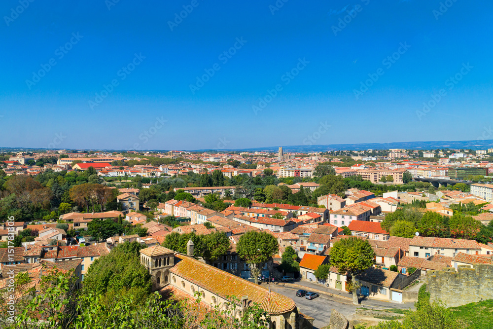 Blick auf die Stadt Carcassonne in der Region Languedoc-Roussilon im Süden Frankreichs