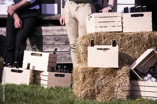 Tableau sur toile bottle of beer in a wooden box