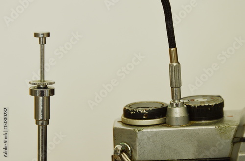 Fotografija classic shutter cable released operated on single lens reflect film camera ready
