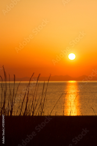 陸奥湾に沈む夕日