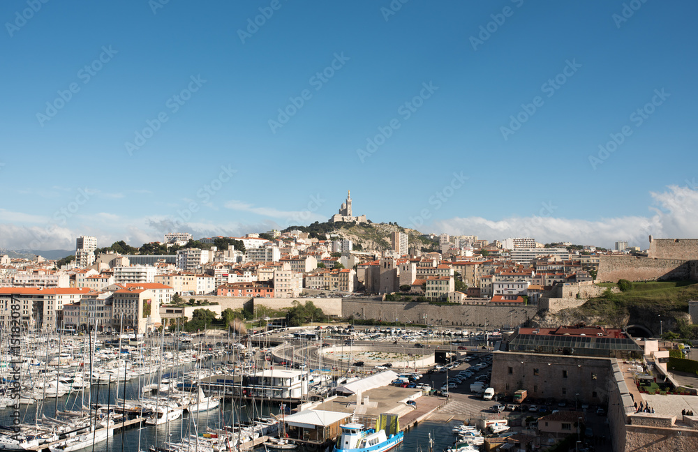 Marseille - Vue sur Notre Dame de La Garde