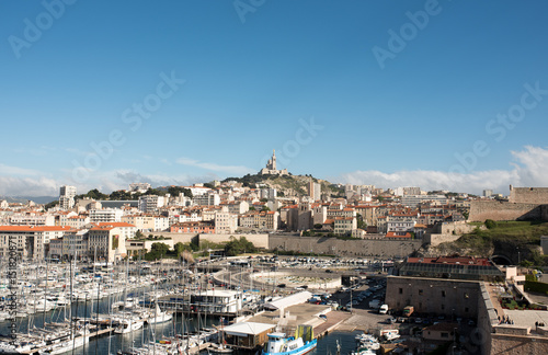Fototapeta Naklejka Na Ścianę i Meble -  Marseille - Vue sur Notre Dame de La Garde