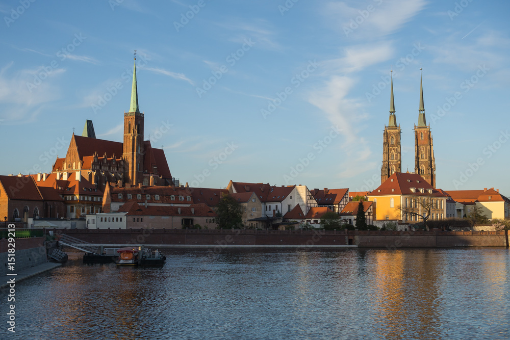 Naklejka premium Gotyckie kościoły nad Odrą, Wrocław, Polska