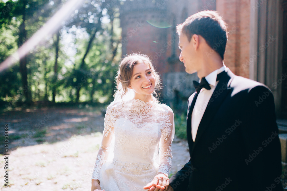Naklejka premium Married couple walking near the old beautiful castle