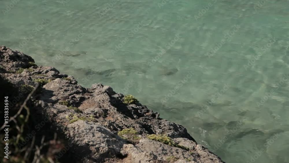 Vidéo Stock People bathe and rest on the beach. Spanish beaches in Cala