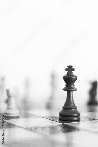 Scacchi fotografati su una scacchiera