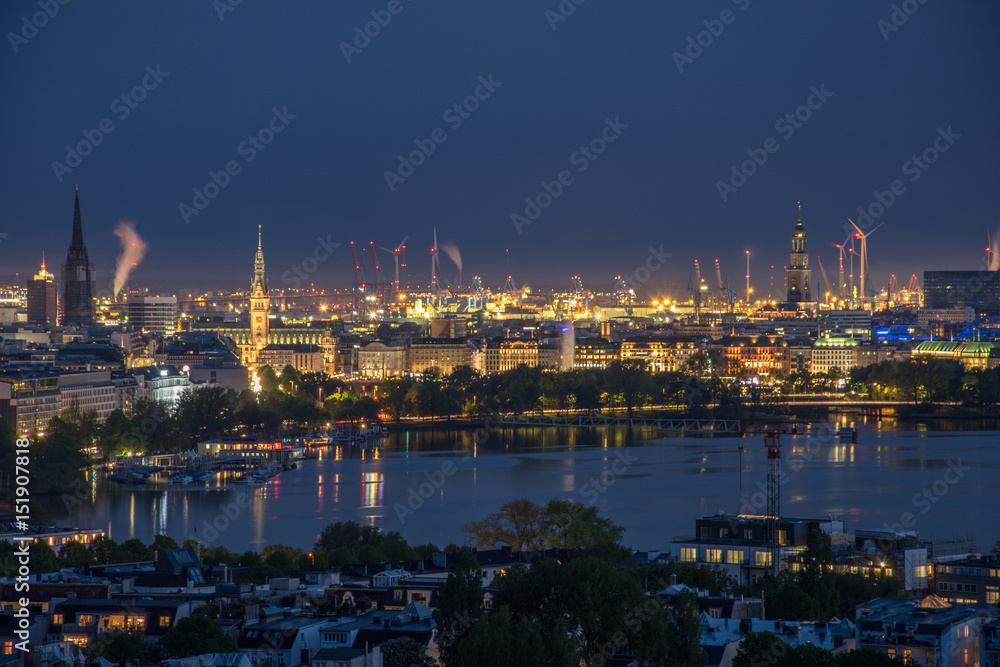 Fototapeta premium Hamburg, Niemcy, panorama w nocy