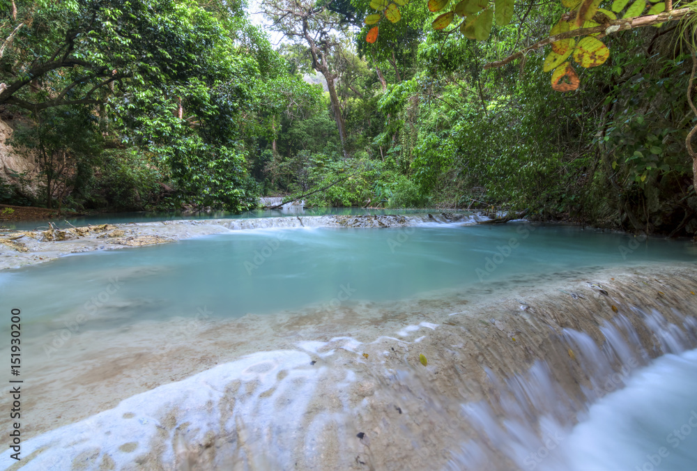 Obraz premium Turquoise blue waterfalls in Chiapas, Mexico