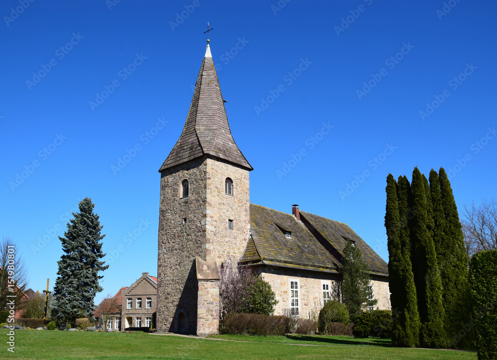 Mittelalterliche Dorfkirche in Hemeringen