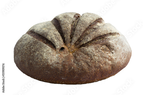 Ржаной хлеб на белом фоне.