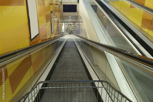 Conveyor belt in a supermarket entrance