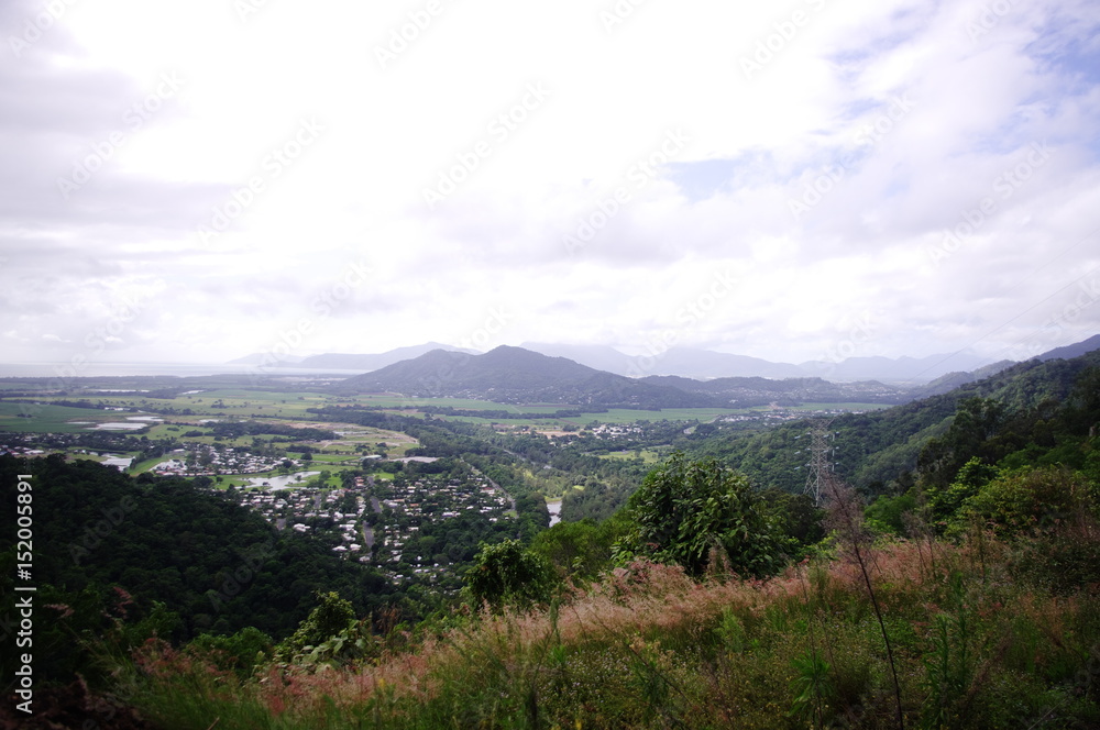 Naklejka premium 山から見るケアンズシティ