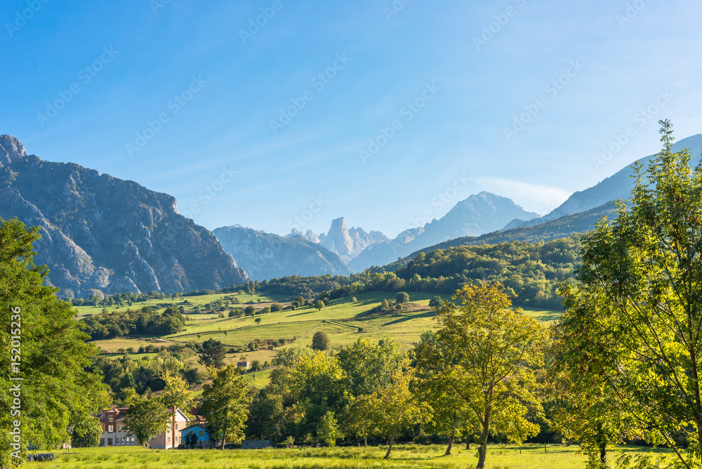 Φωτογραφία The foothills of Los Picos de Europa National Park