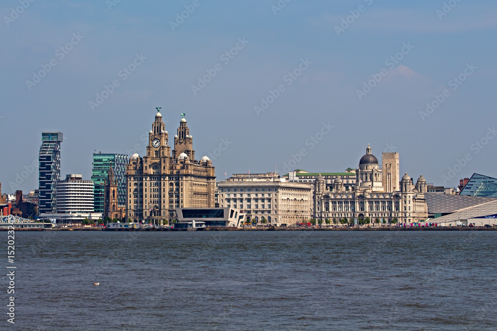 Liverpool's historic waterfront buildings - obrazy, fototapety, plakaty 
