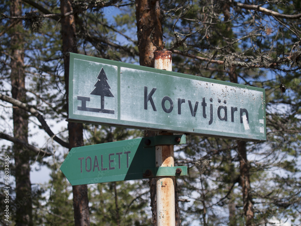Schild an einem Rastplatz in Schweden