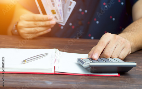 Slika na platnu calculate how much cost or spending have with credit cards