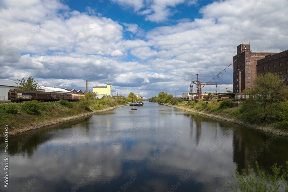 Fototapeta premium Magdeburger Industriehafen Panoramabild