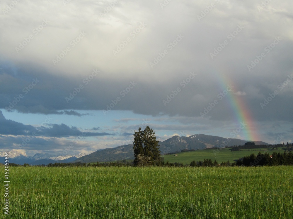 Regenbogen über den Bergen, Allgäu, Bayern Regenbogen über den Bergen, Allgäu, Bayern
