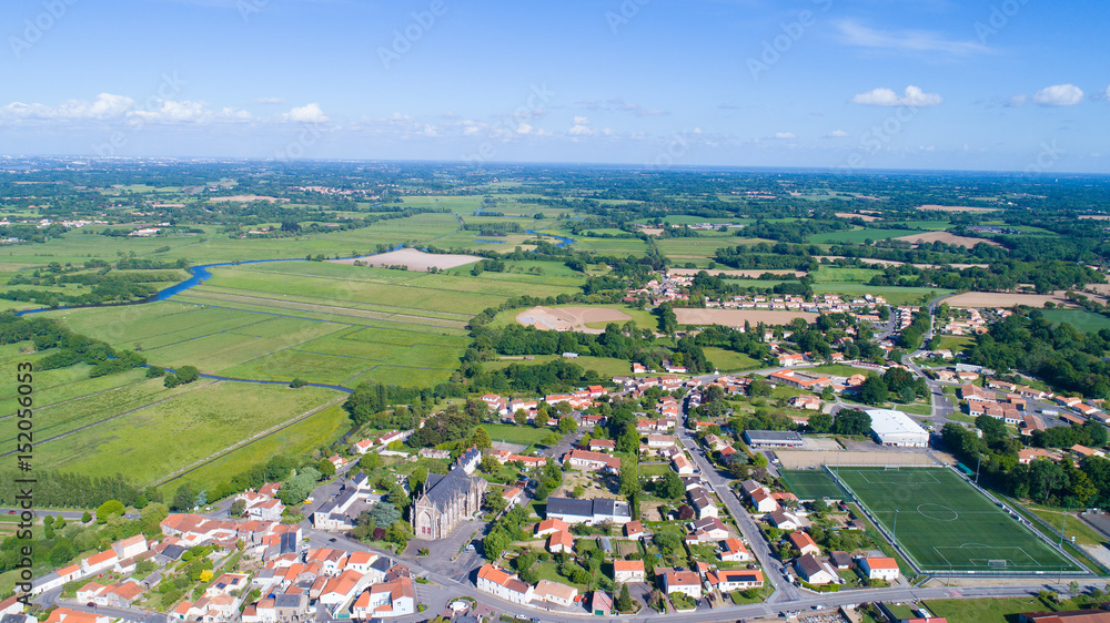 Vue aérienne du village de Rouans, en Loire Atlantique, France
