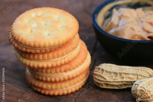 Crackers and peanut butter