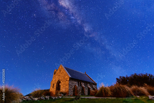Obraz na plátne Milky way above the church, lake Tekapo, NZ
