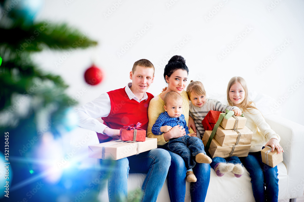 Fototapeta premium Family celebrating christmas