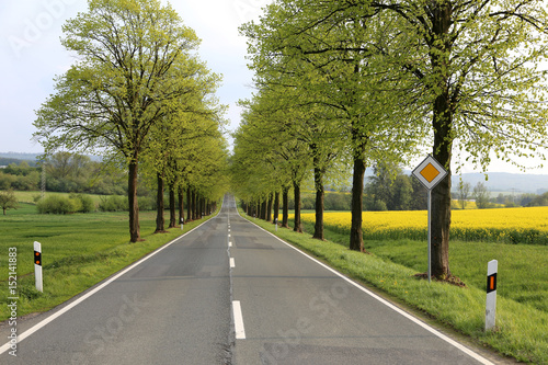 Landstraße im Weserbergland in der Nähe von Rehren und Hessisch-Oldendorf