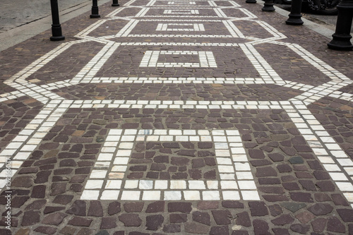 Street tile with geometric pattern