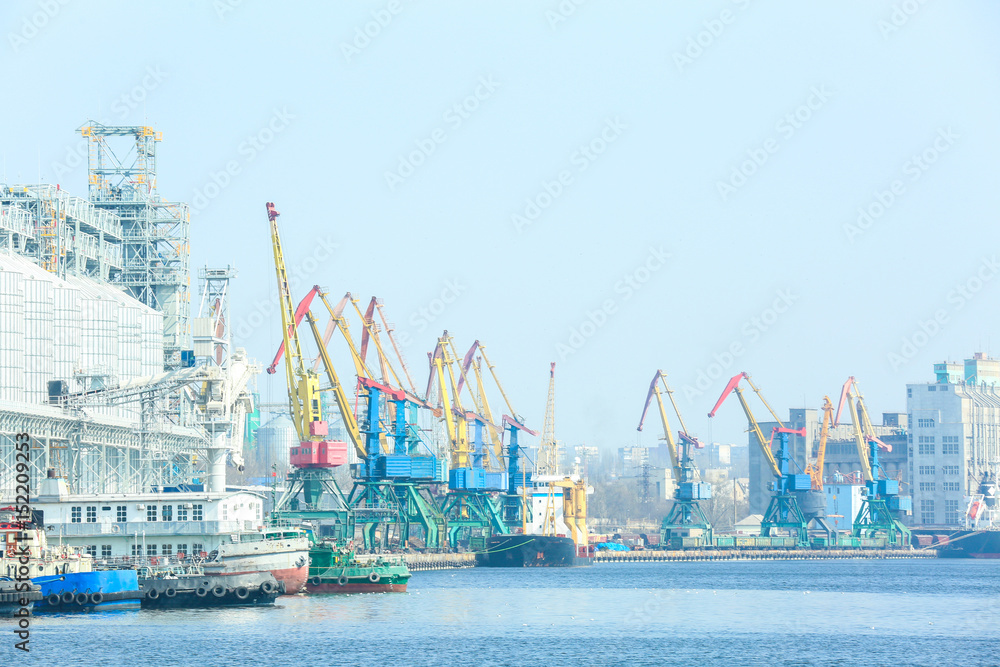 Obraz premium Beautiful view of sea port in sunny day