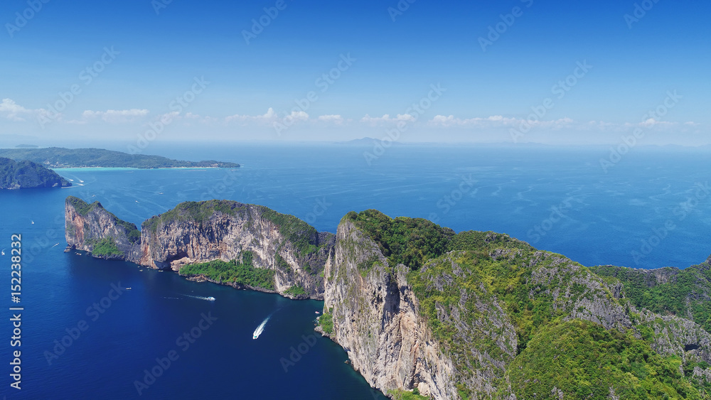 Fototapeta premium Top View Tropical Island , Aerial view of Maya bay ,Phi-Phi Islands, Krabi, Thailand.