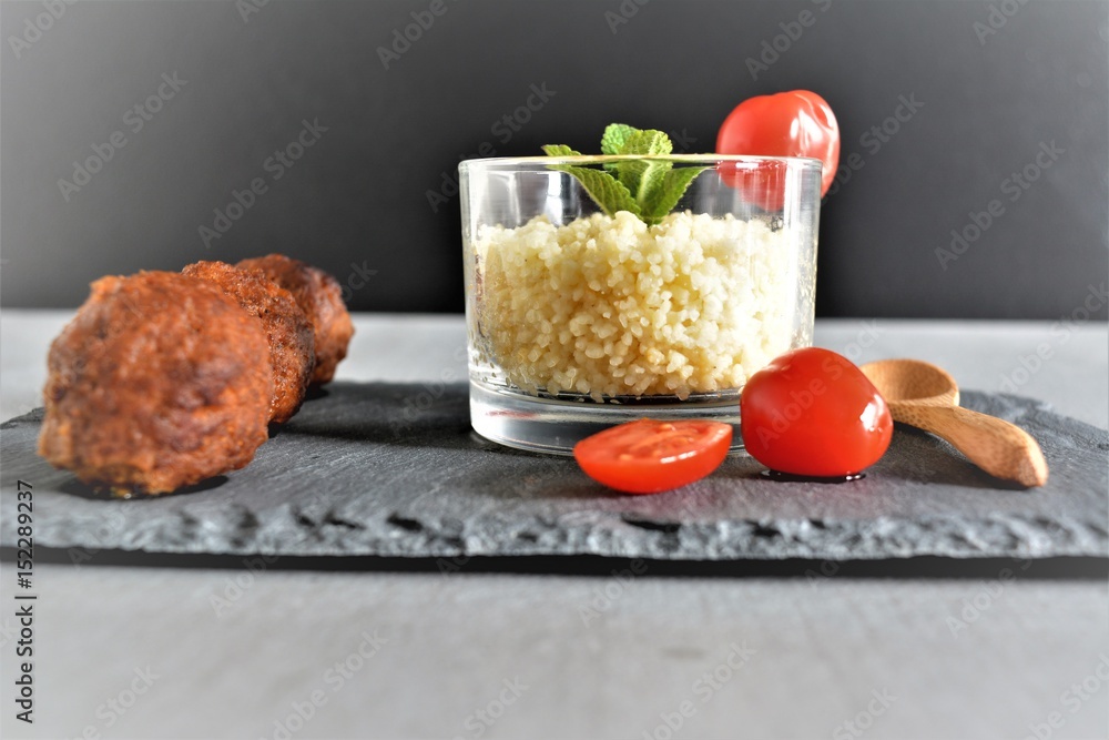 semoule avec boulettes de viande semoule avec boulettes de viande