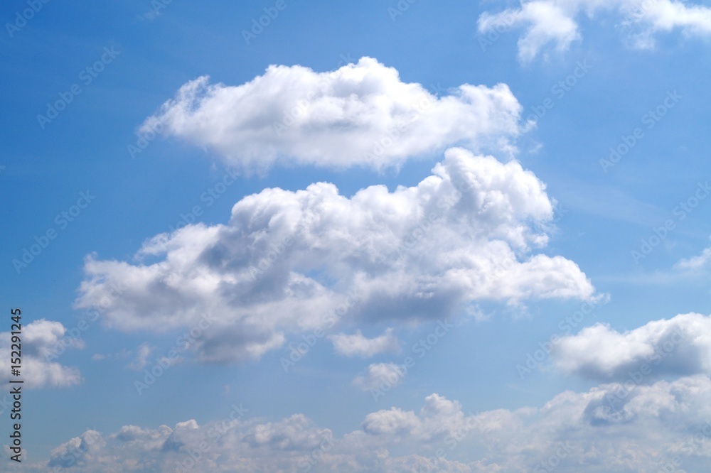 Naklejka premium blue sky with clouds