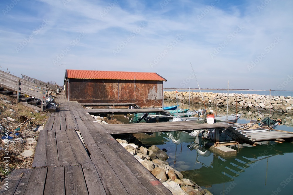 Barche da Pesca - Lagina di Rosolina - Delta del Po - Italia  - Capanni da pesca con pontile