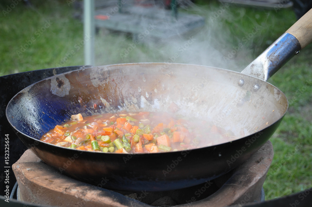 Kochen und Backen im Dutch Oven Kochen und Backen im Dutch Oven