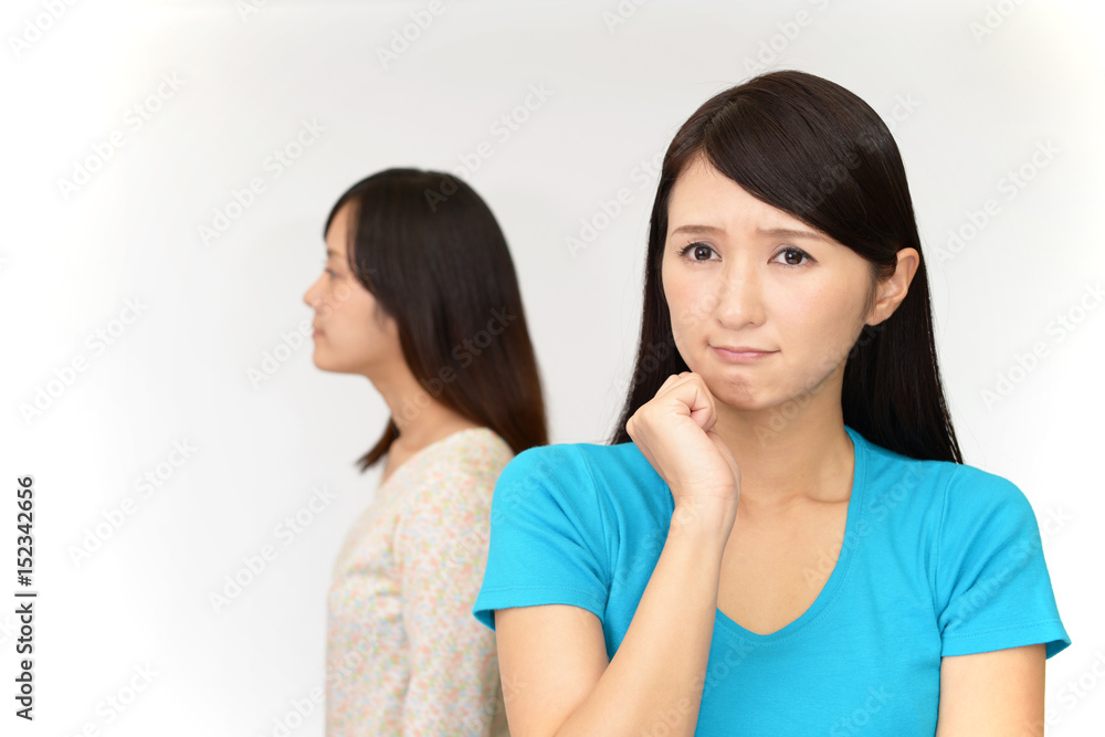 喧嘩をする女性 喧嘩をする女性