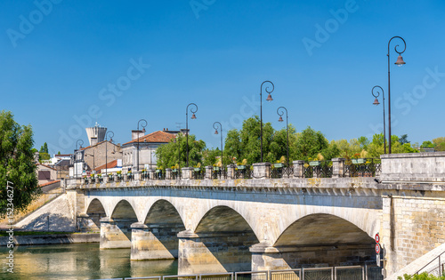 Fototapeta Naklejka Na Ścianę i Meble -  Pont-Neuf, a bridge in Cognac, France