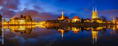 Naklejka na ścianę Wrocław, Polska - Panorama historycznej i historycznej części starego miasta „Ostrów Tumski”
