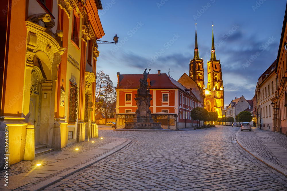 Fototapeta premium Wroclaw, Poland- Panorama of the historic and historic part of the old town 