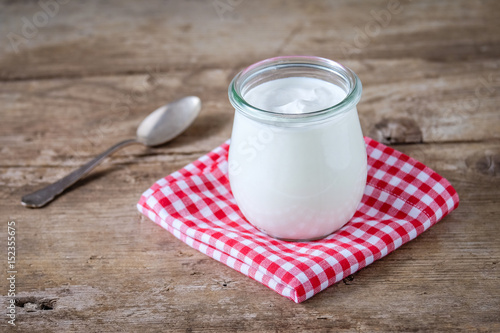 Naturjoghurt in einem Weckglas
