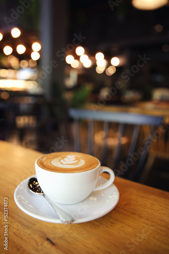 Photographie cappuccino coffee on wood background
