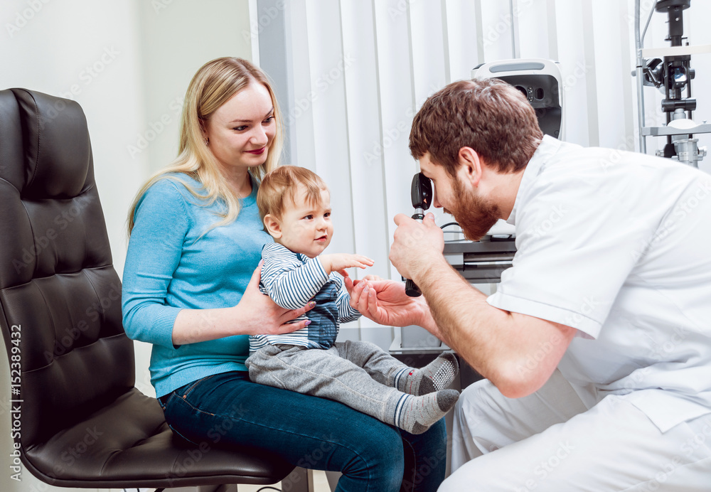 Direct ophthalmoscopy. Retinal examination. Fundoscopy. Child vision