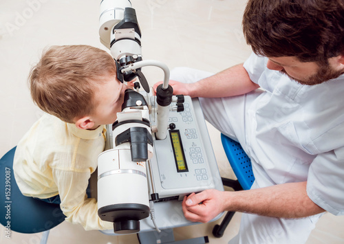 Synoptophore. Strabismus treatment. Squint test. Orthoptics. photo