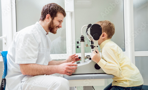 фотографія Synoptophore. Strabismus treatment. Squint test. Orthoptics.
