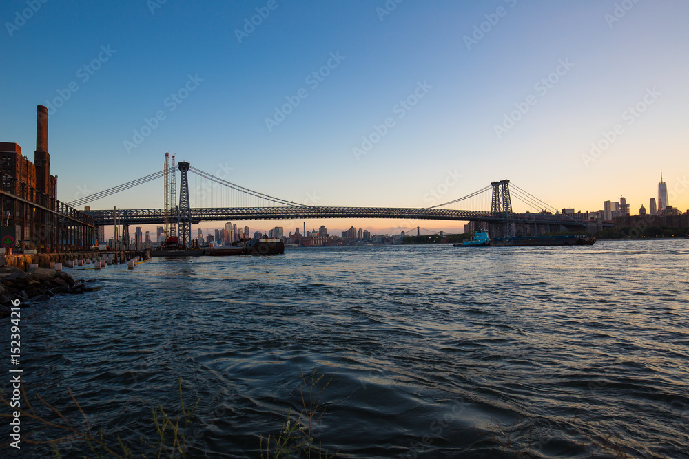 Naklejka premium Willamsburg Bridge, Brooklyn Sunset