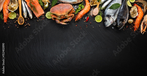 Many kind of seafood, served on crushed ice