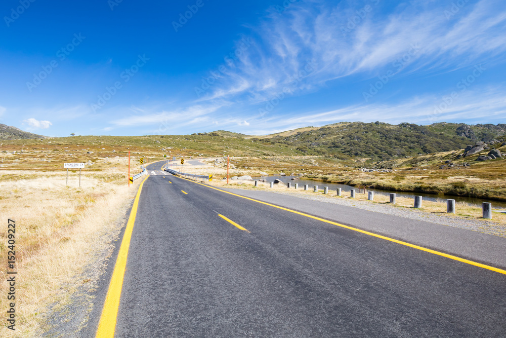 Naklejka premium Kosciusko Road at Spencers Creek